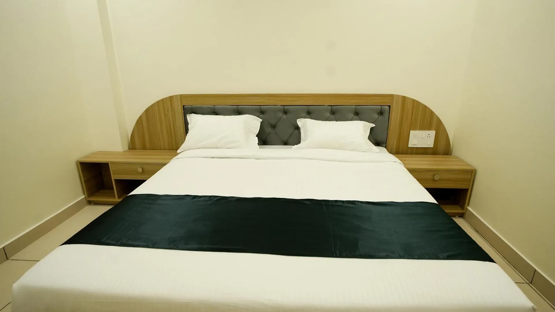 Hotel Grand View Residency Nīleshwar