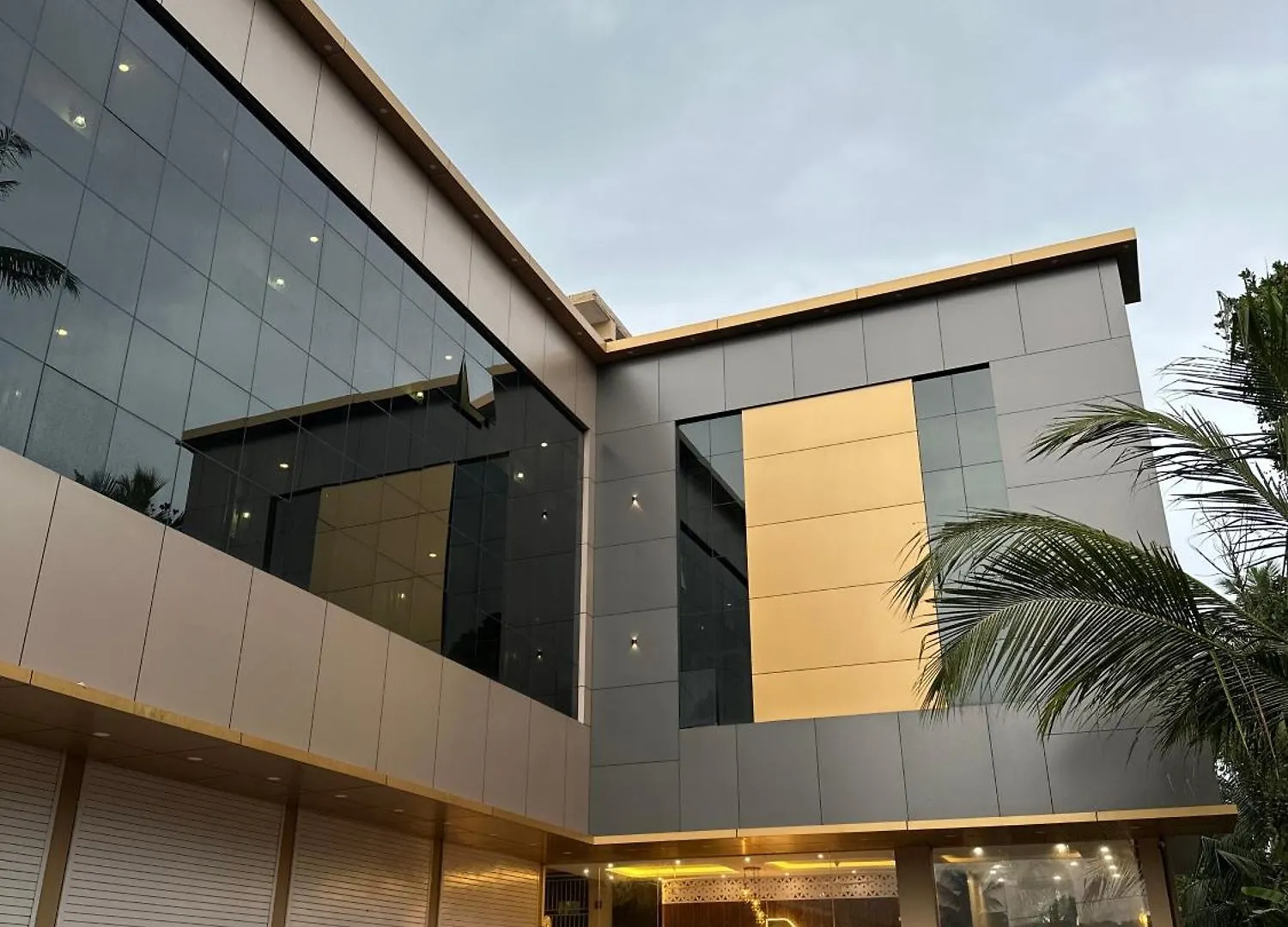 ホテル Grand View Residency Nīleshwar
