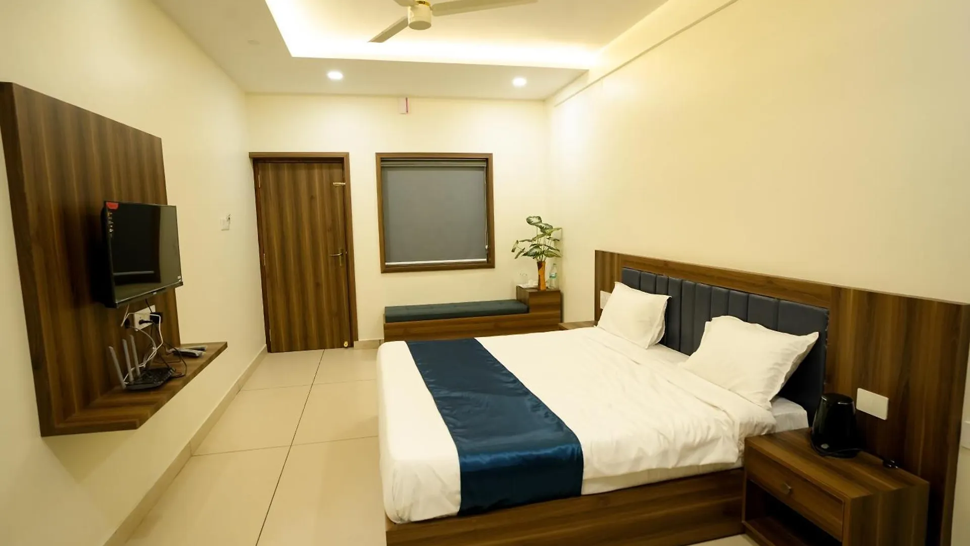 ホテル Grand View Residency Nīleshwar 3*,